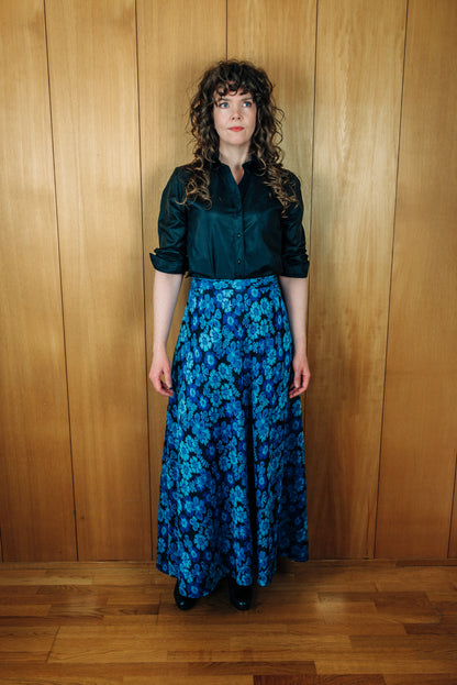 Svört vintage satín skyrta - medium