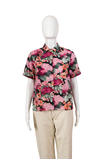 Ómerkt vintge skyrta með blómamunstri - small