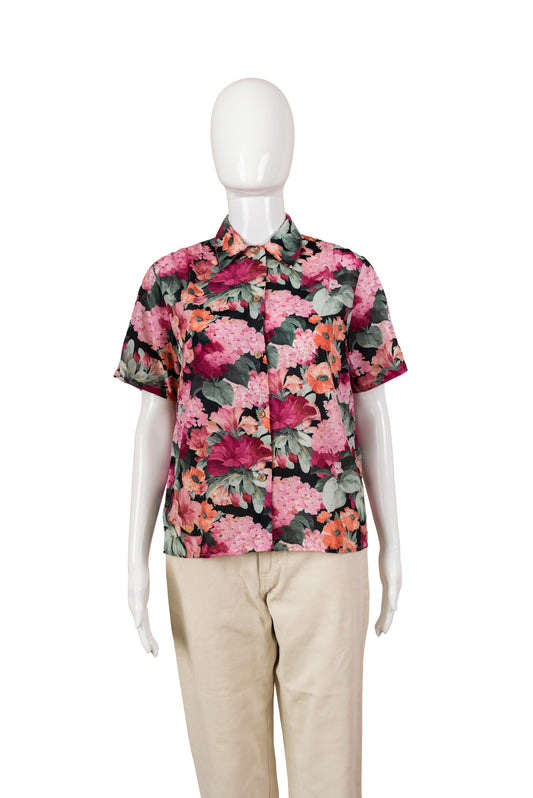 Ómerkt vintge skyrta með blómamunstri - small