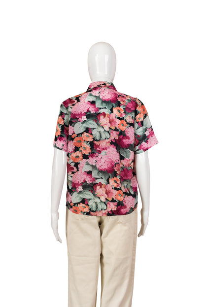 Ómerkt vintge skyrta með blómamunstri - small