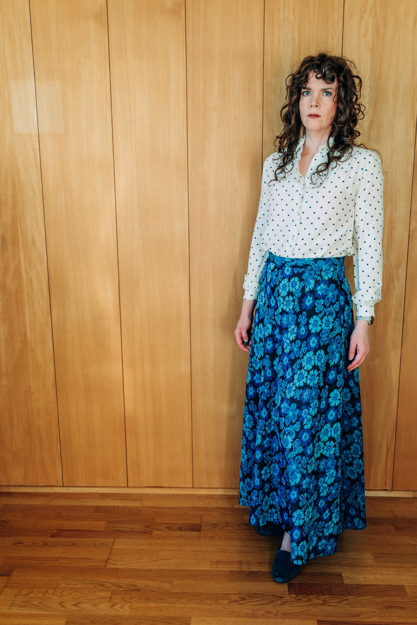 Ómerkt hvít doppót skyrta - Medium