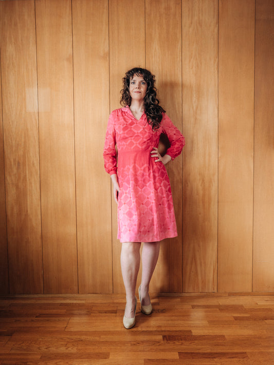 Bleikur GT Exclusiv vintage 60s eða 70s kjóll með geometrísku tíglamunstri - Meyland