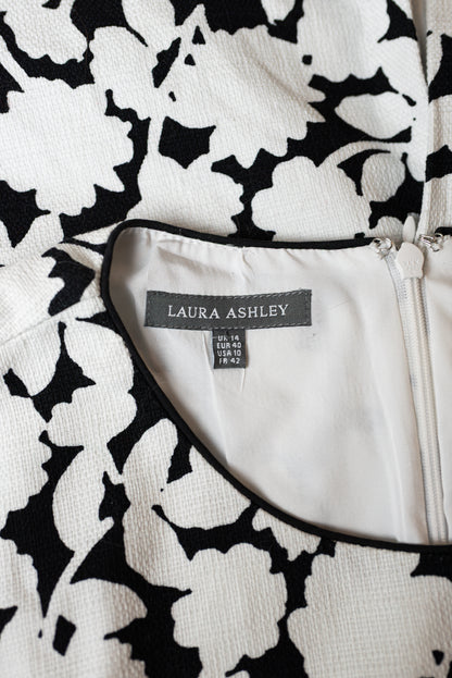Laura Ashley svartur og hvítur kjóll - medium