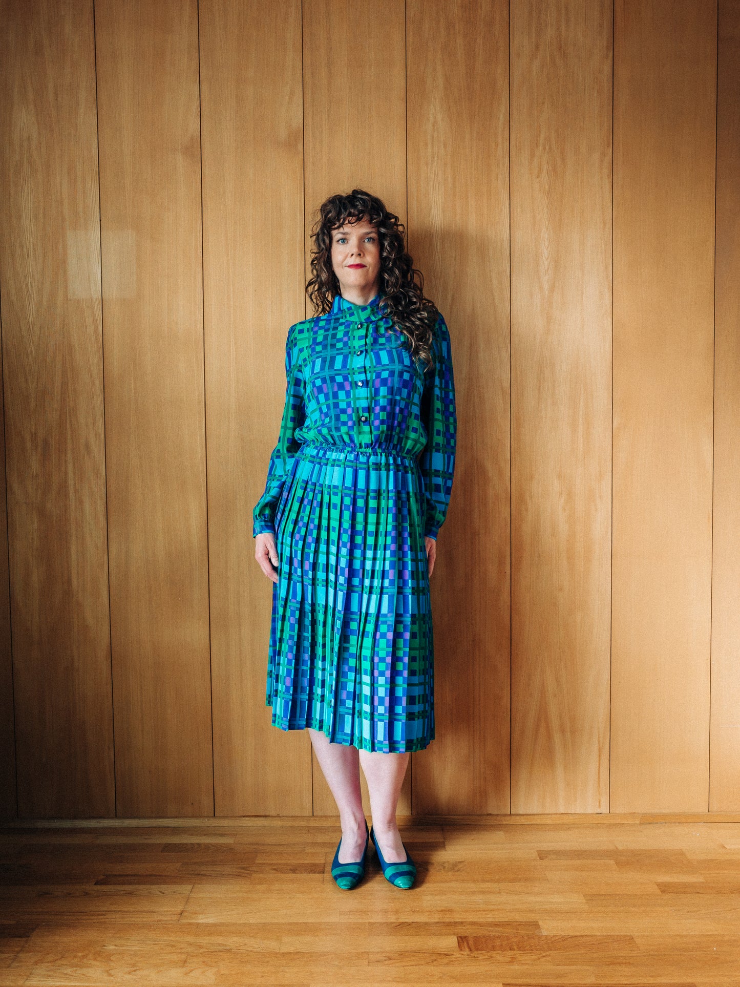 Blár vintage leslie fay 80s kjóll með geometrísku munstri - Meyland.is