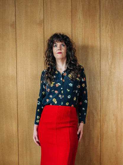 Svört doppótt The Kooples silkiskyrta með blómamunstri - Meyland