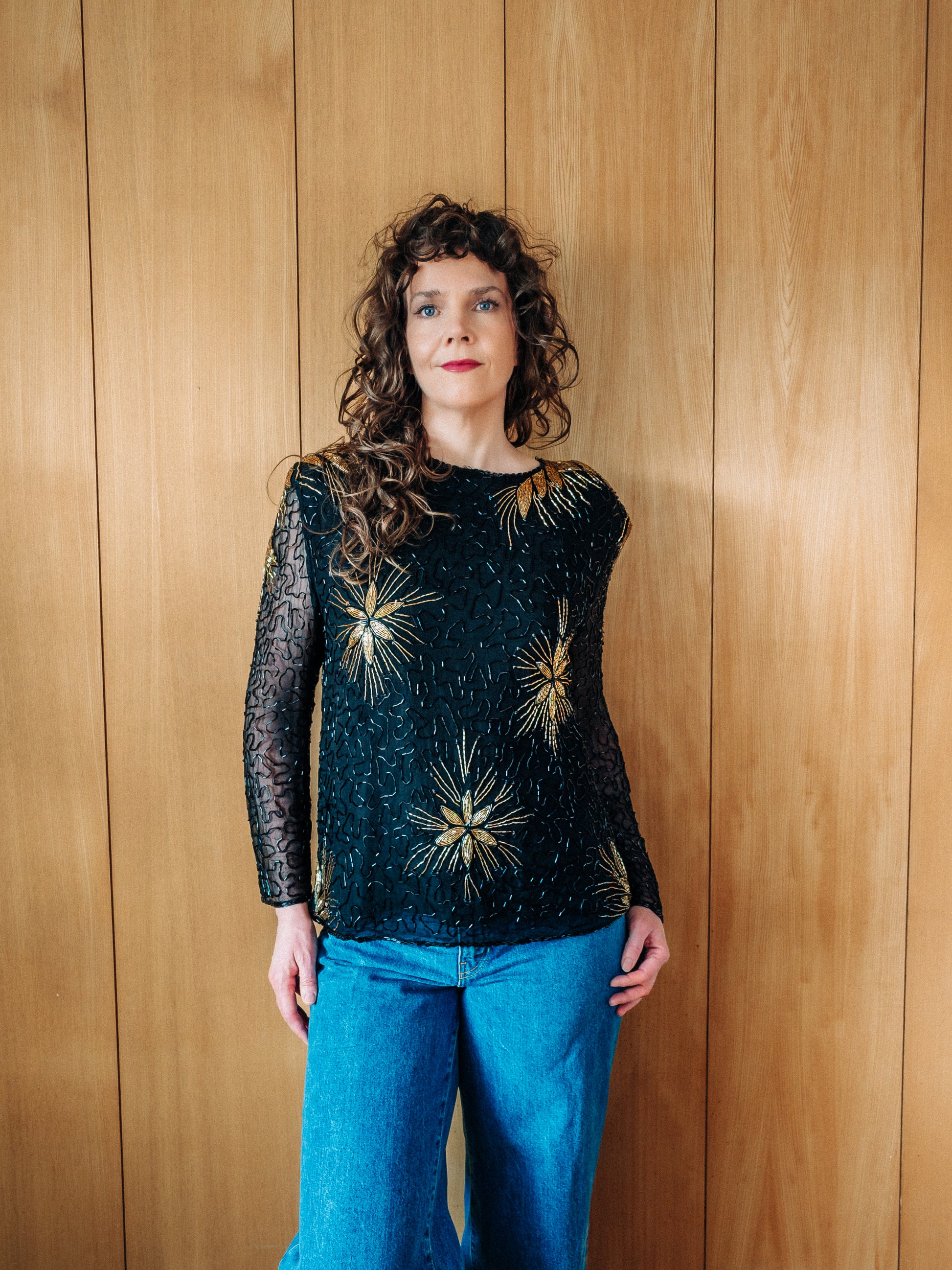 Svartur vintage  80s Evening entry silkitoppur með gylltum glerperlum - Meyland